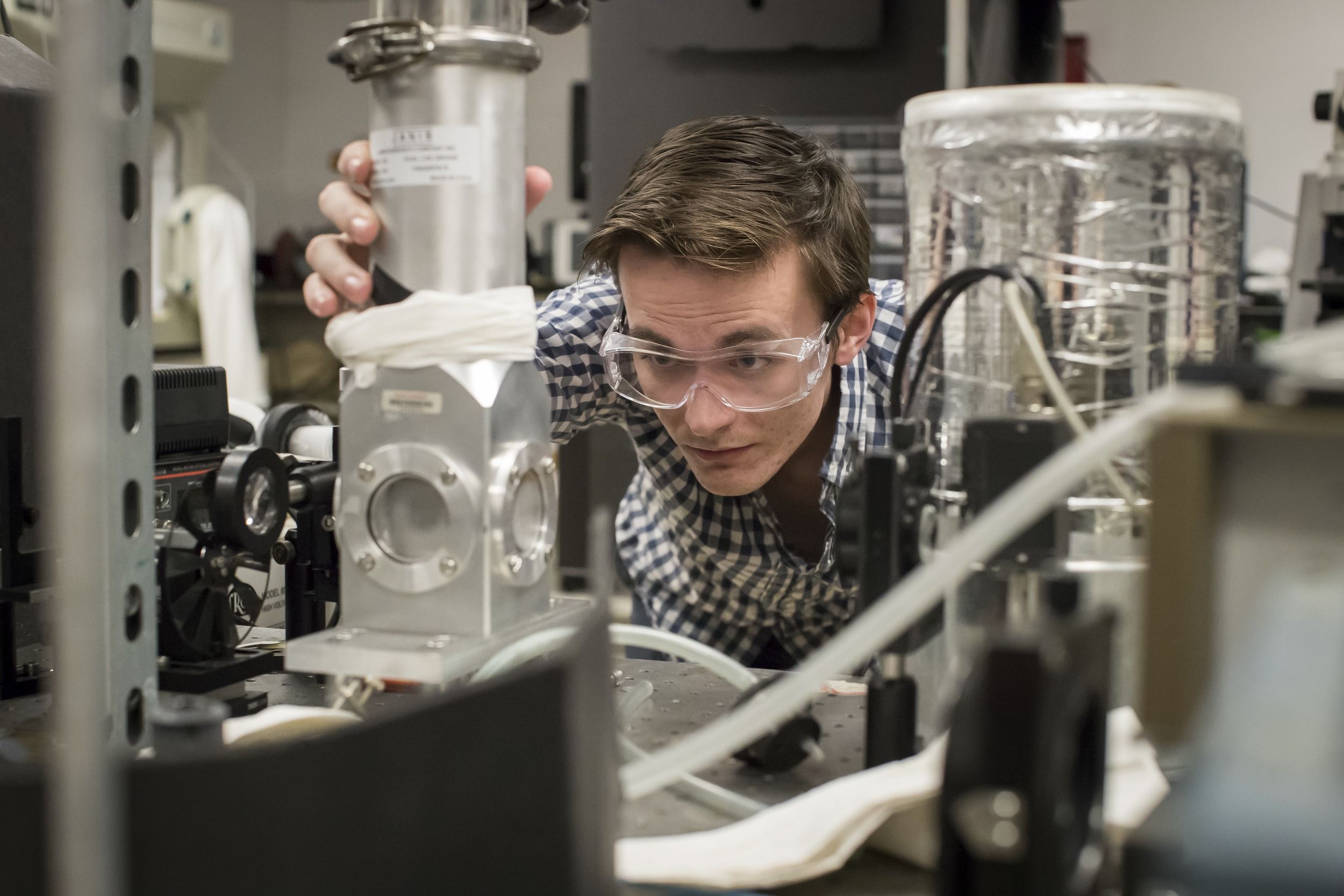 A student examines machinery in the biophysical lab 
